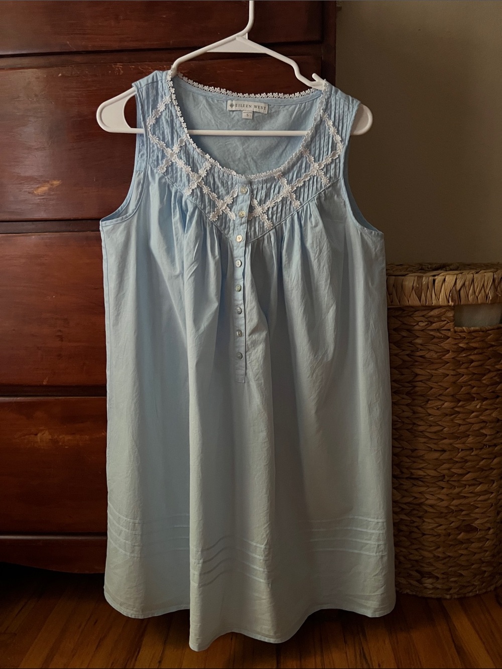 Eileen West Short Cotton Nightgown.